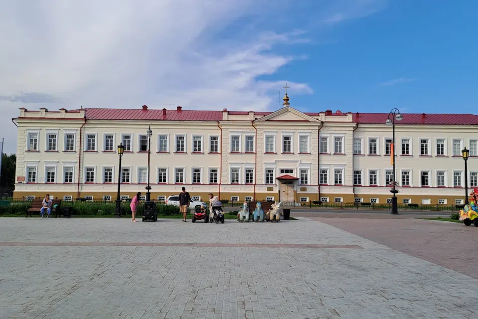 Уютная квартира с видом на Иртыш, в историческом центре.