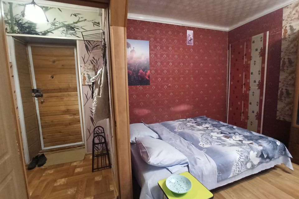 Напротив Локомотива В центре