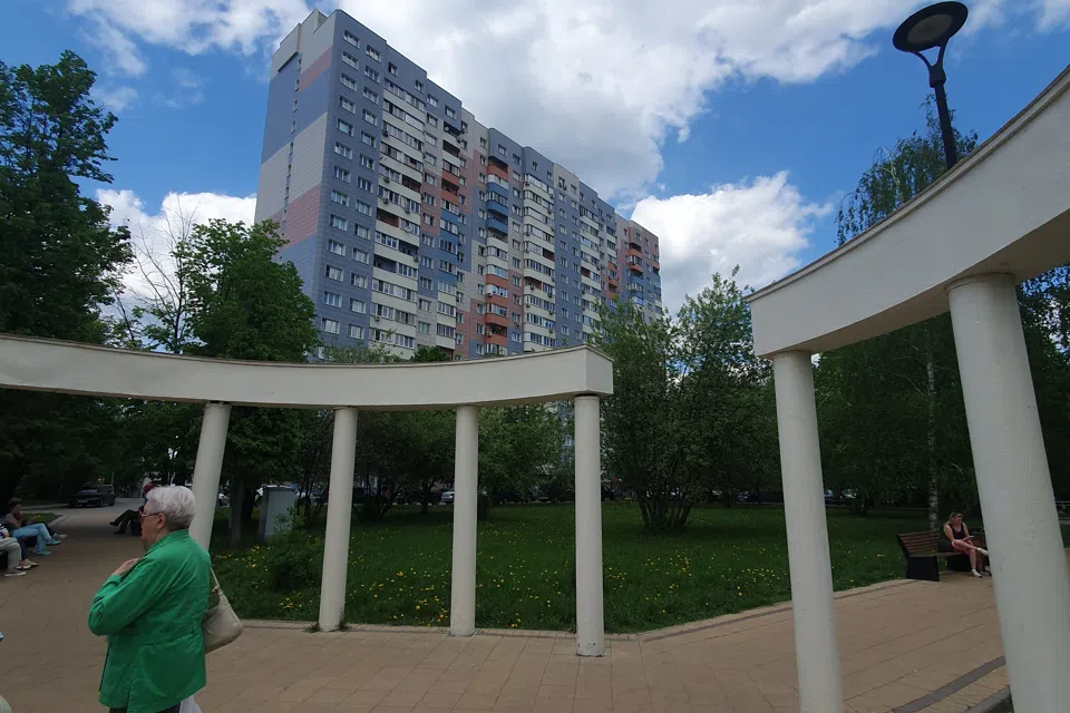 Квартира в парковой зоне с видом на речку . 