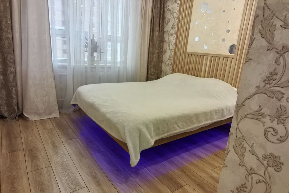 Евро 2х комнатная квартира с парящей кроватью