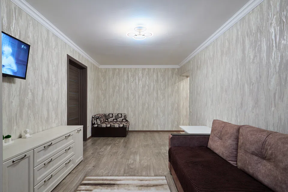 Квартира рядом с комсомольским парком и центральным рынком.
