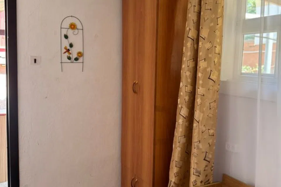 Двухкомнатный домик с летней кухней
