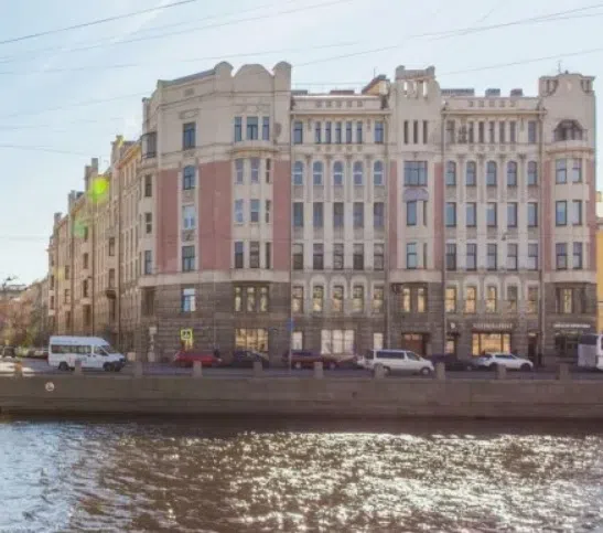 Апартаменты с балконом с видом на Фонтанку