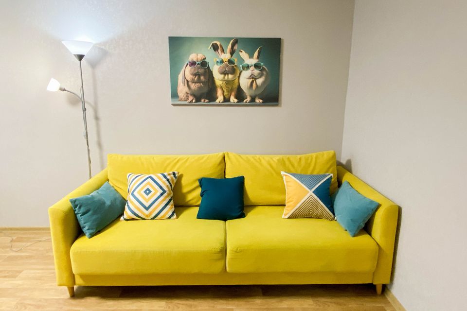 Стильная просторная квартира с модными кроликами в Орбите