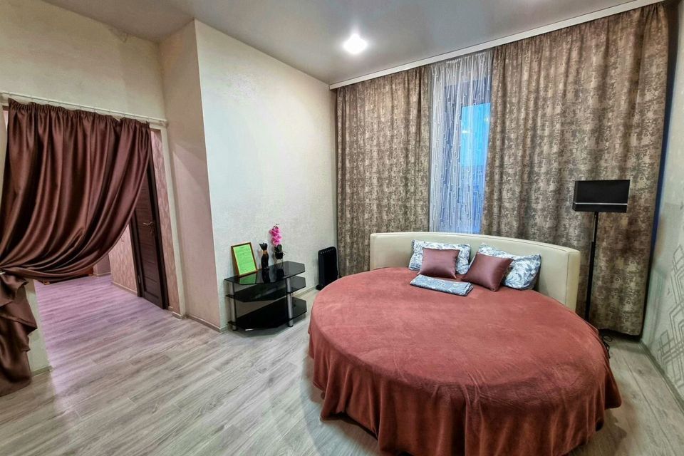 Однoкoмнaтнaя квартира в цeнтрe горoда Суpгутa