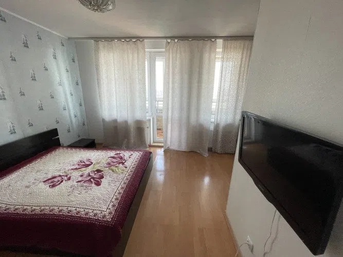 Квартира в центре, Фирма Мир