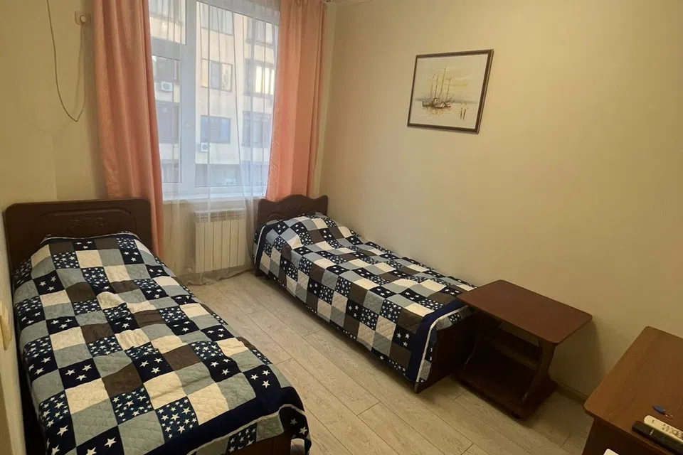 Студия 700м до удобного.ного спуска к морю.