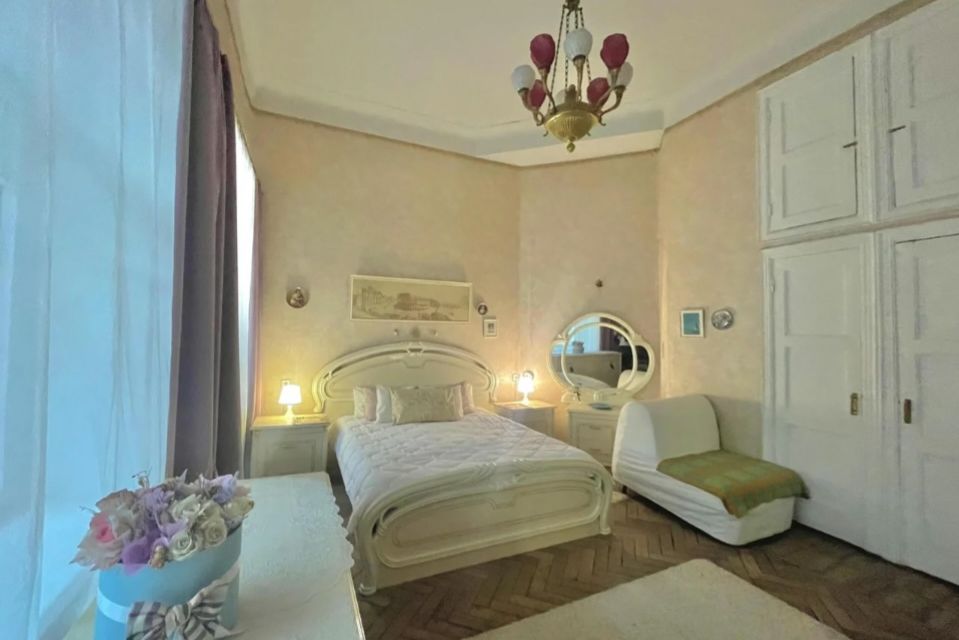 Уникальная стариная квартира с видом на Невский