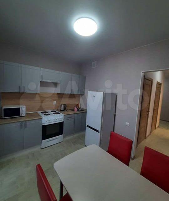 Вместительная 2к возле ТРЦ  Кристалла