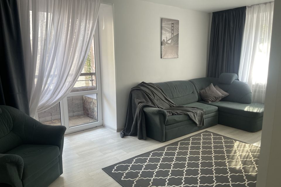 
Чистая уютная двухкомнатная квартира c современным ремонтом