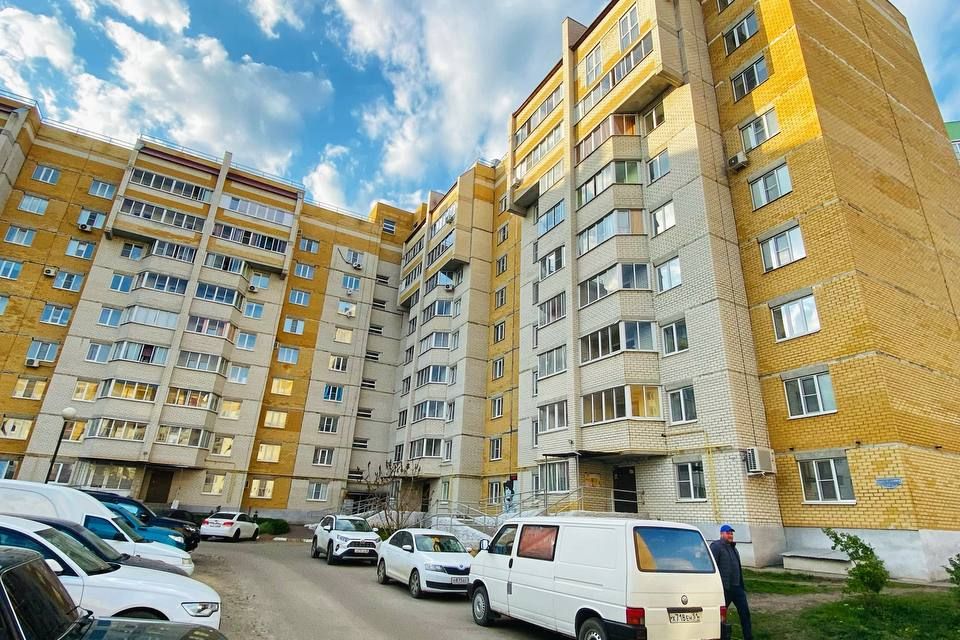 Отличная квартира в тихом районе, рядом с выездом из города
