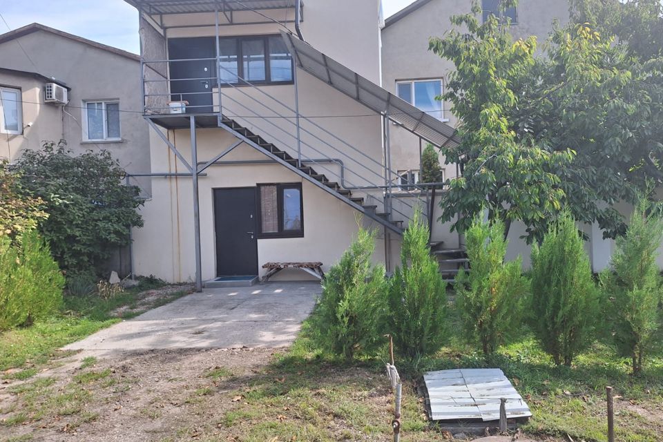 2-к возле ТЦ ФМ 