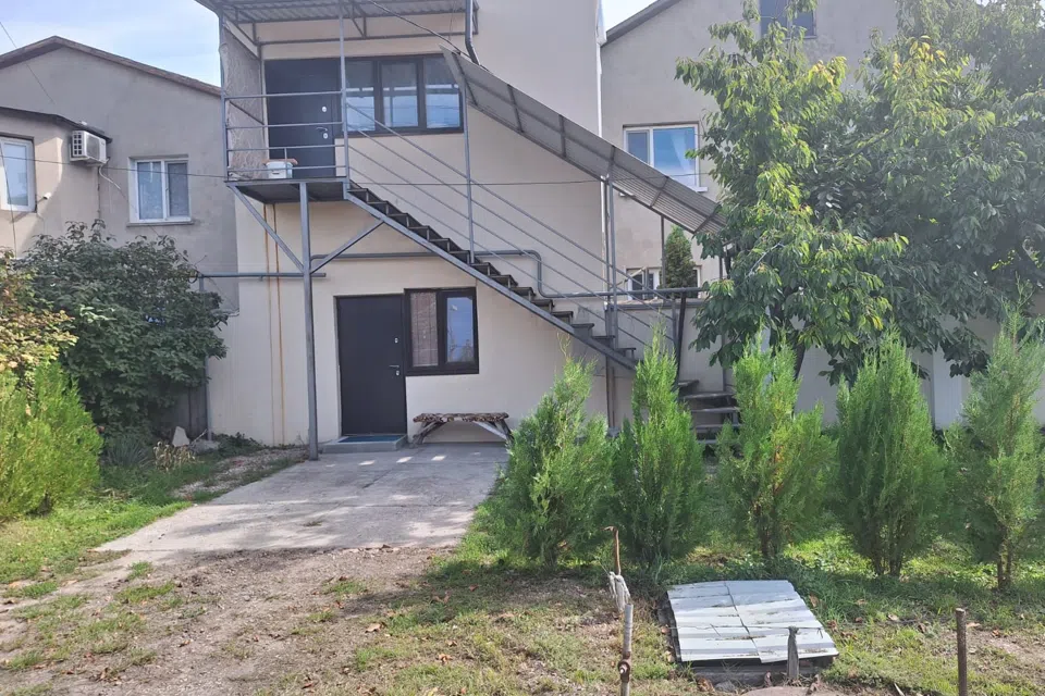 2-к возле ТЦ ФМ 