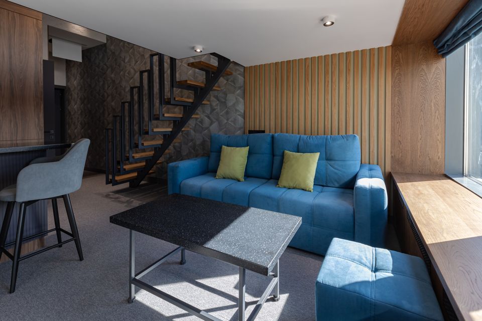 Двухуровневый лофт для 2-4 гостей с панорамным видом из окна