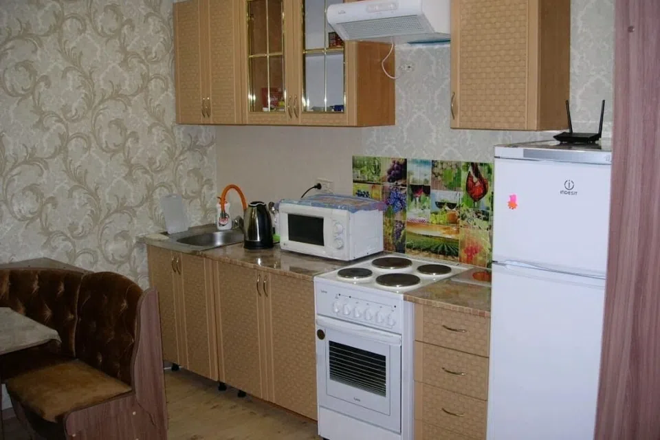 Уютная квартира с магазином в доме и окнами во двор.