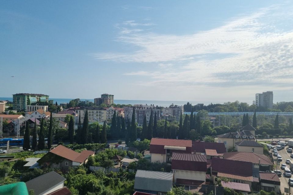 Светлaя cтудия с балконом и  видoм на море.