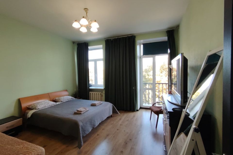 Просторная 2-комнатная квартира на Петроградке.