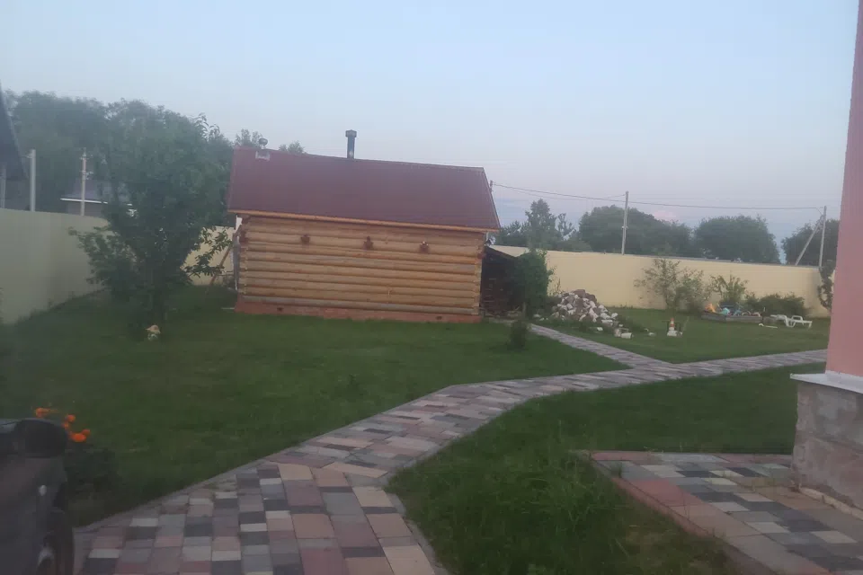 Дом , баня , озеро, лес в 15 км от центра города