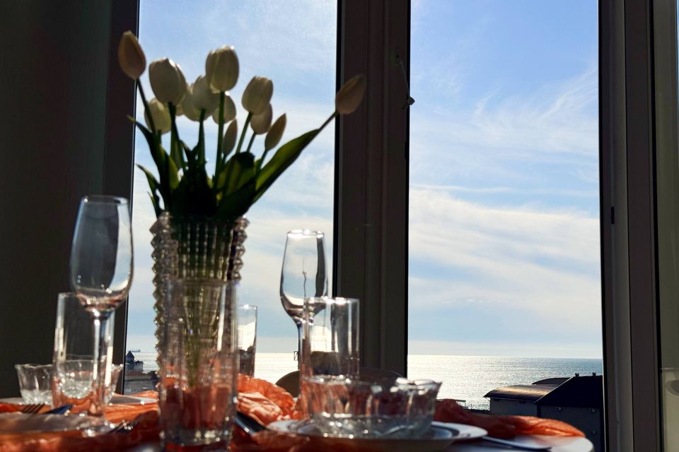 Апартаменты с видом на МОРЕ. 3 минуты до пляжа. Для пятерых 