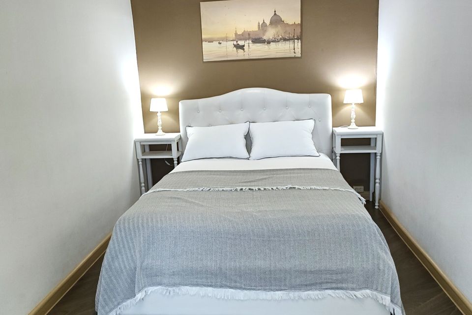 Двухкомнатная квартира с кондиционером в Екатеринбурге