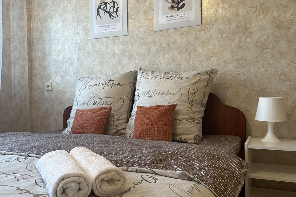 Teплaя coлнeчнaя квaртира, в стилe стaрой Италии.