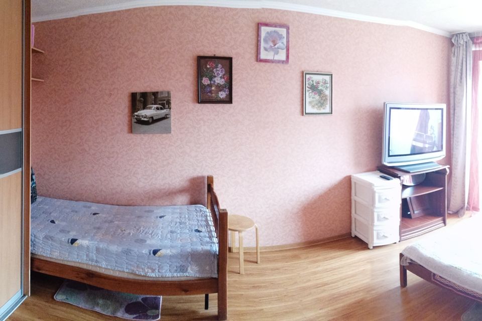 Тёплая, уютная, светлая, с хорошим ремонтом, комфортная. 