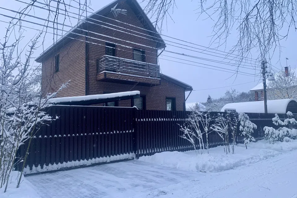  Дом в подмосковном лесу с музеем СССР