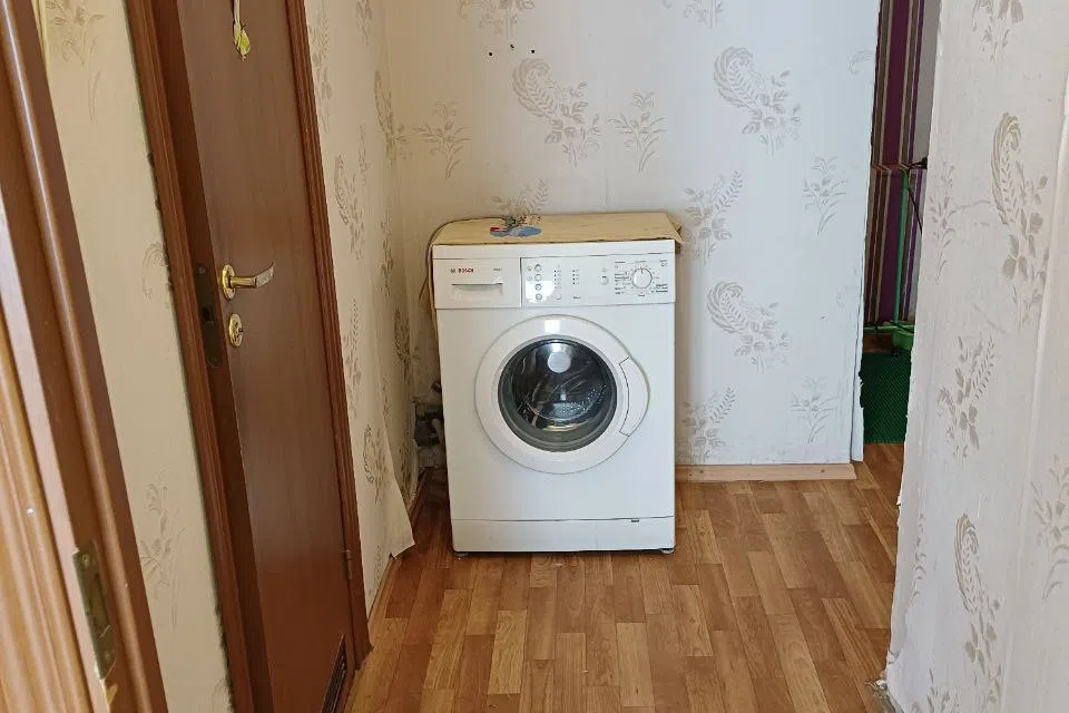 Двухкомнатная квартира,имеется все для жизни. 