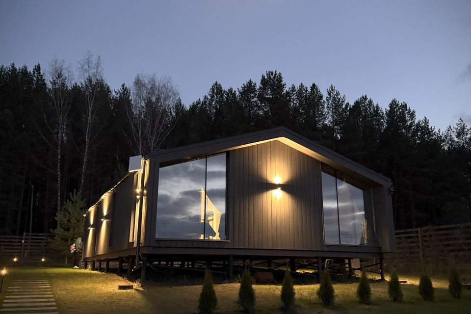 Дом у соснового леса на берега реки Оки