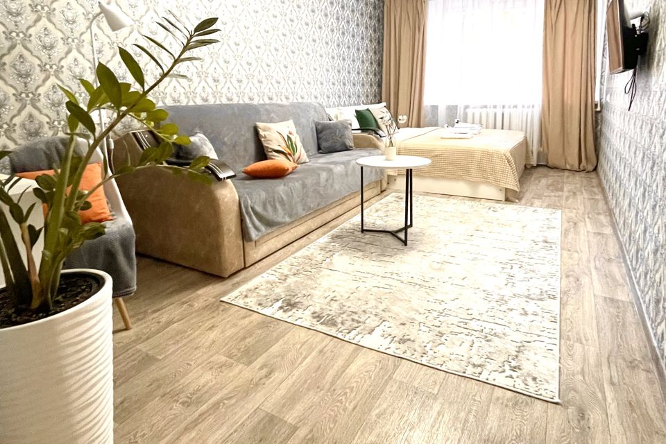 Полноценная двухкомнатная квартира рядом с центром города.