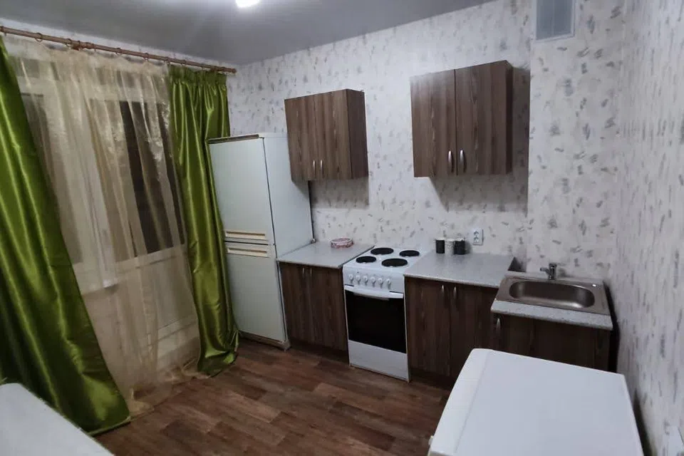 Рядом школа, садик, остановка