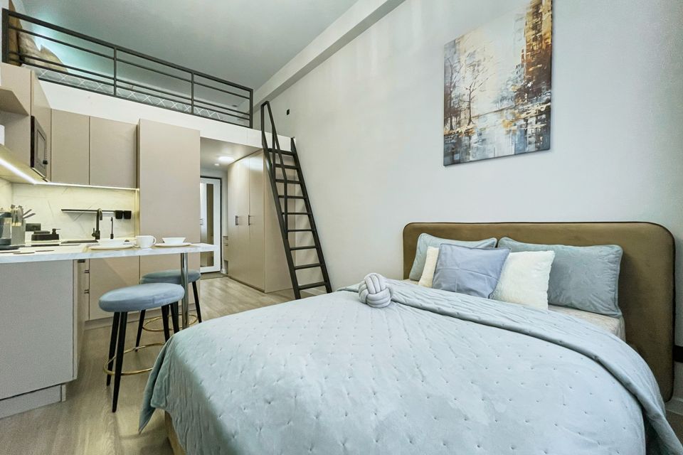 Двухуровневая квартира с двумя кроватями