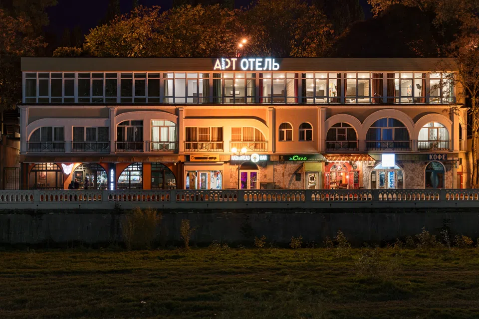 Улучшенные апартаменты-студия Делюкс в АРТапарт отеле в Сочи