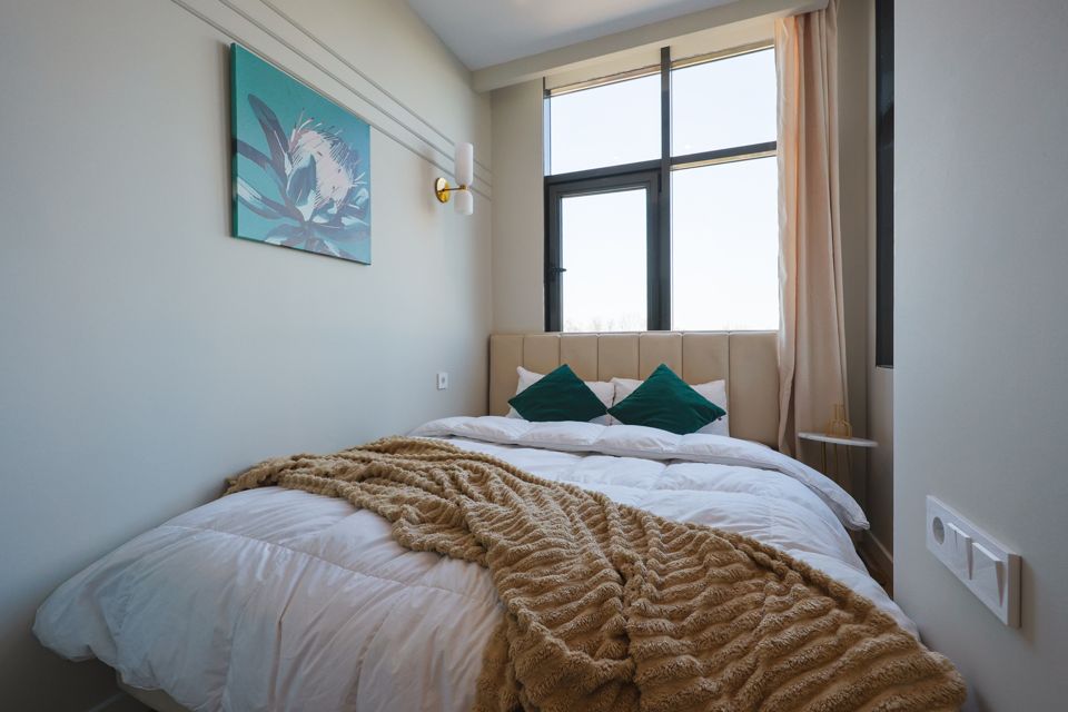 Дизайнeрcкие aпapтаменты на 4 этаже в ЖК Sky Skоlkоvо.