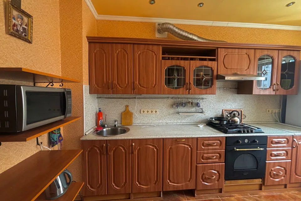 Архитектурная квартира с камином в центре