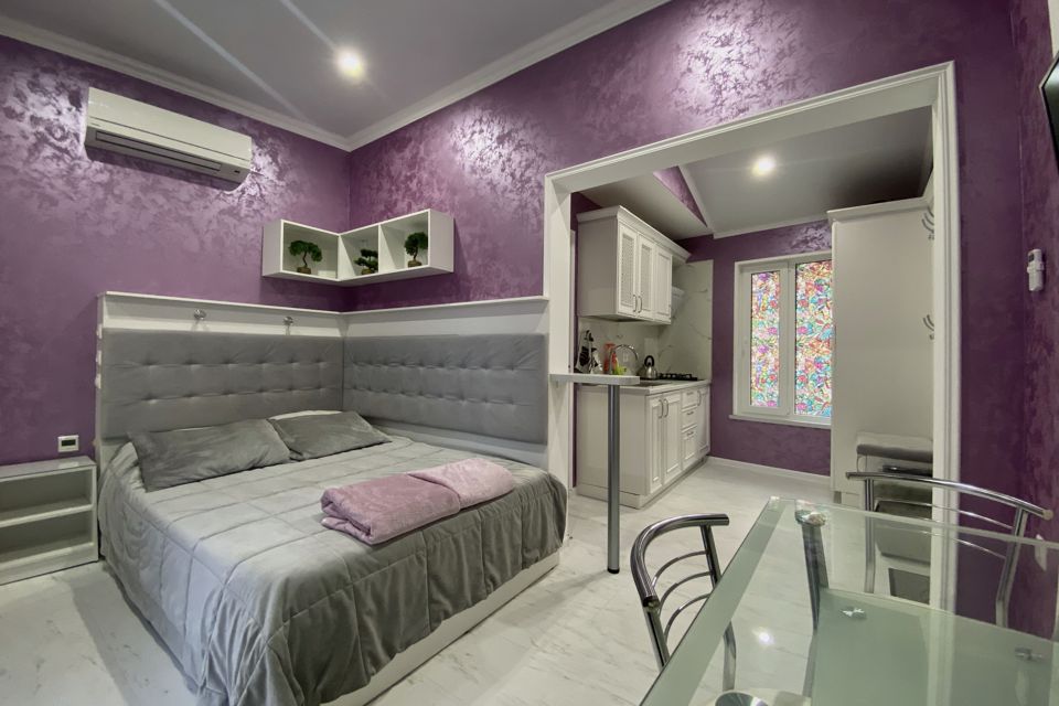 Уютная 1-комнатная квартира с балконом в центре Сочи