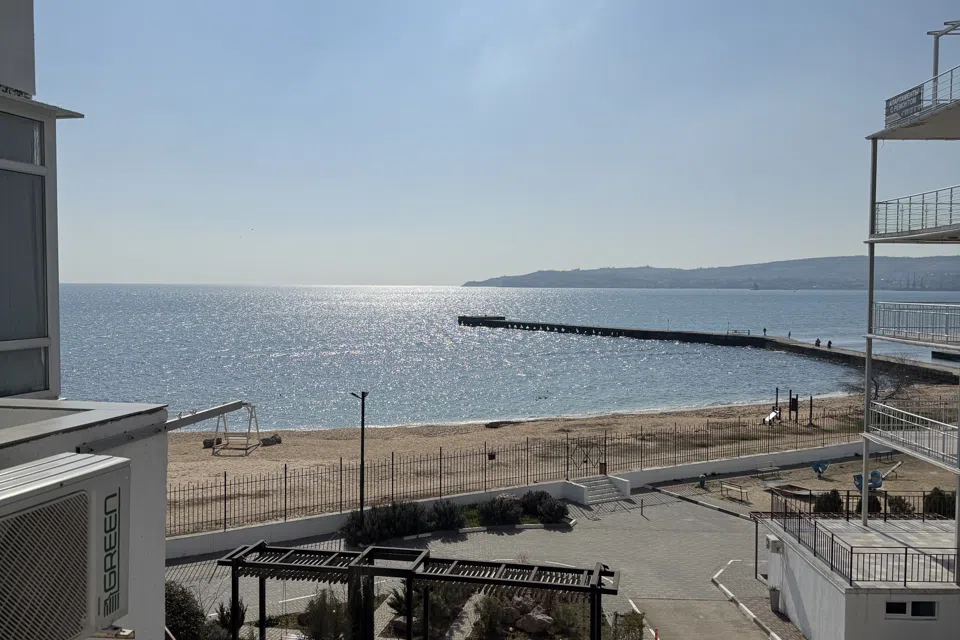 студия с видом на море