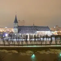 Кафедральный Собор напротив