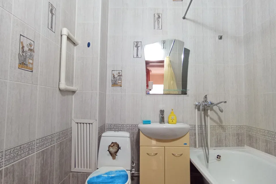 Сдам посуточно чистую большую  двухкомнатную квартиру