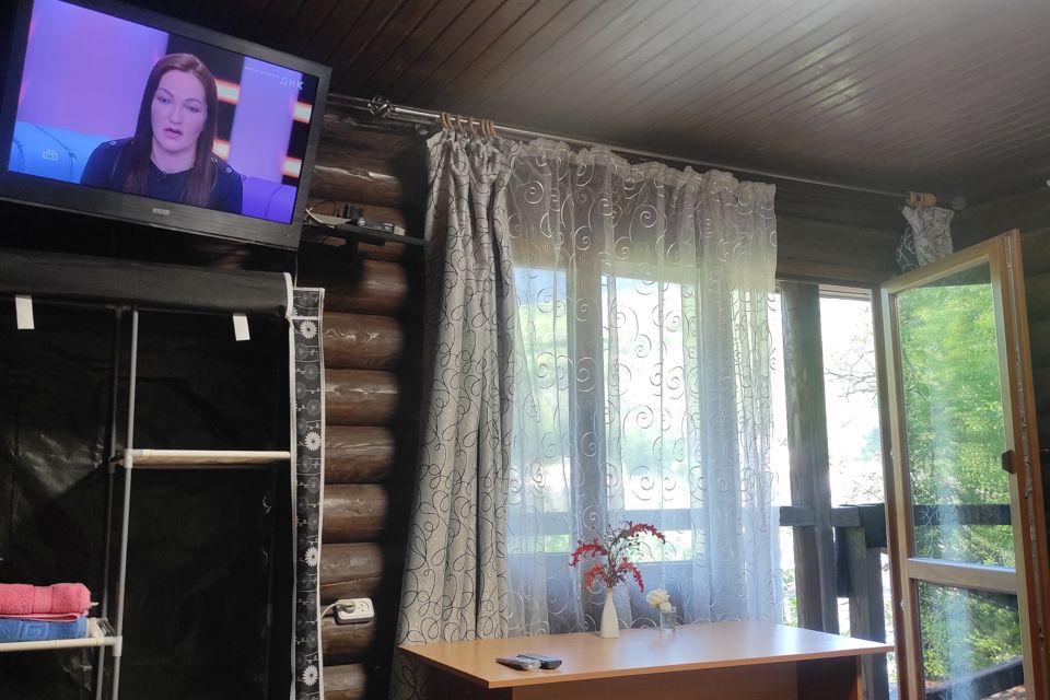 2 местный номер с балконом и видом на горы. 