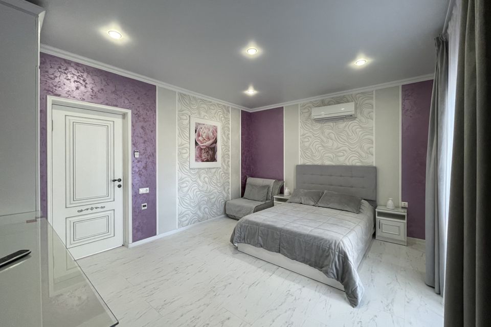 Просторная 1-комнатная квартира с балконом в центре Сочи