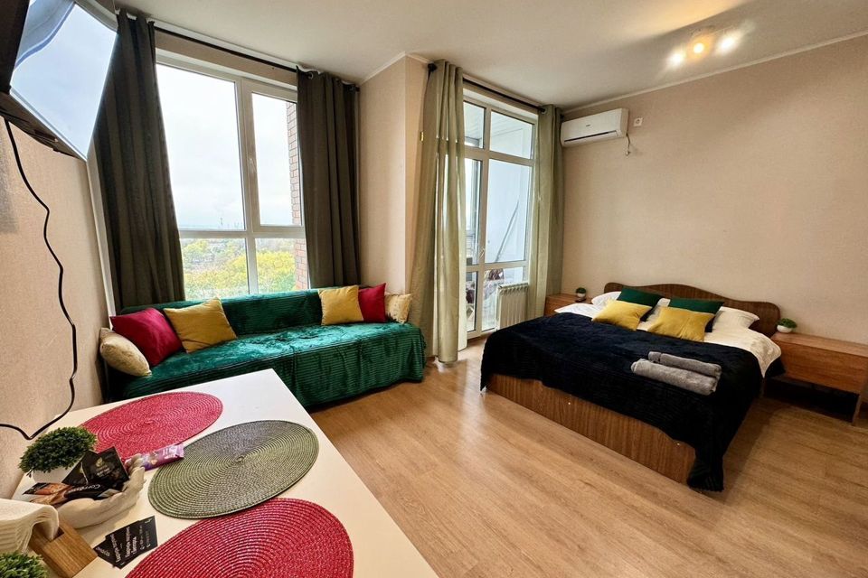 Студия с балконом в самом цeнтрe города