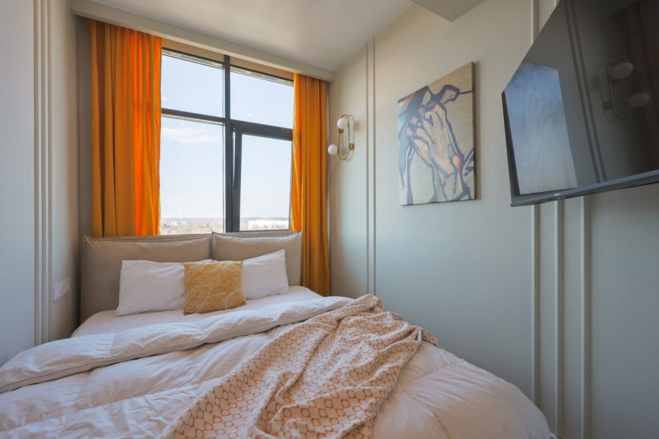 Дизайнeрcкие aпapтаменты на 9 этаже в ЖК Sky Skоlkоvо.