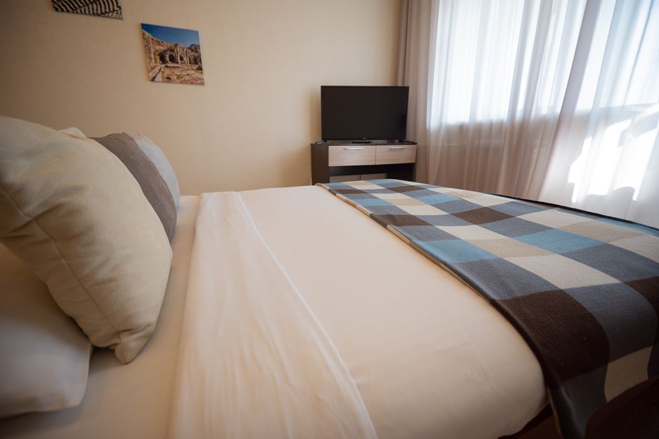 Однокомнатные Апартаменты с балконом на Копылова 19