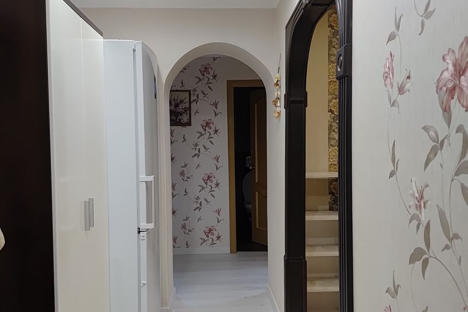 Уютная двухкомнатная квартира с видом на лес.