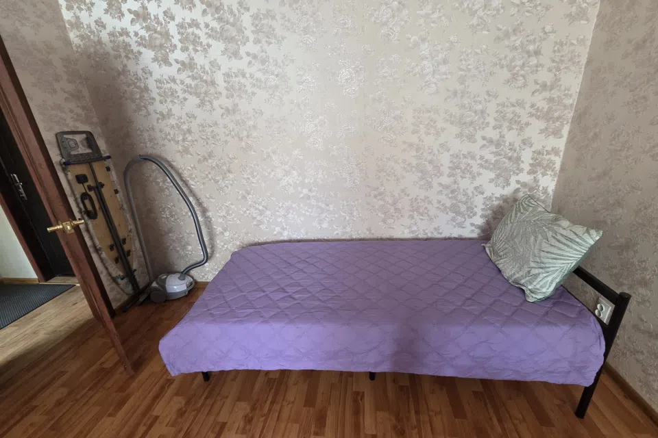 5 гостей.3 кровати 44 кв м.Wi-Fi и стол.