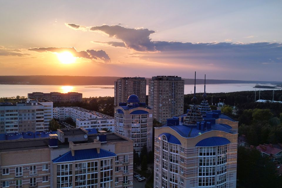 Уютная квартира с видом на лес и реку Кама 