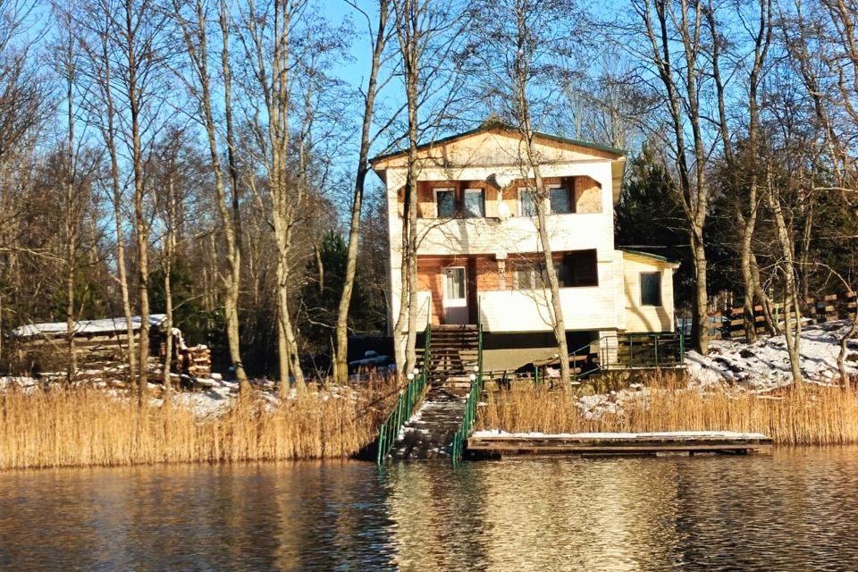Уютный дом с видом на озеро 