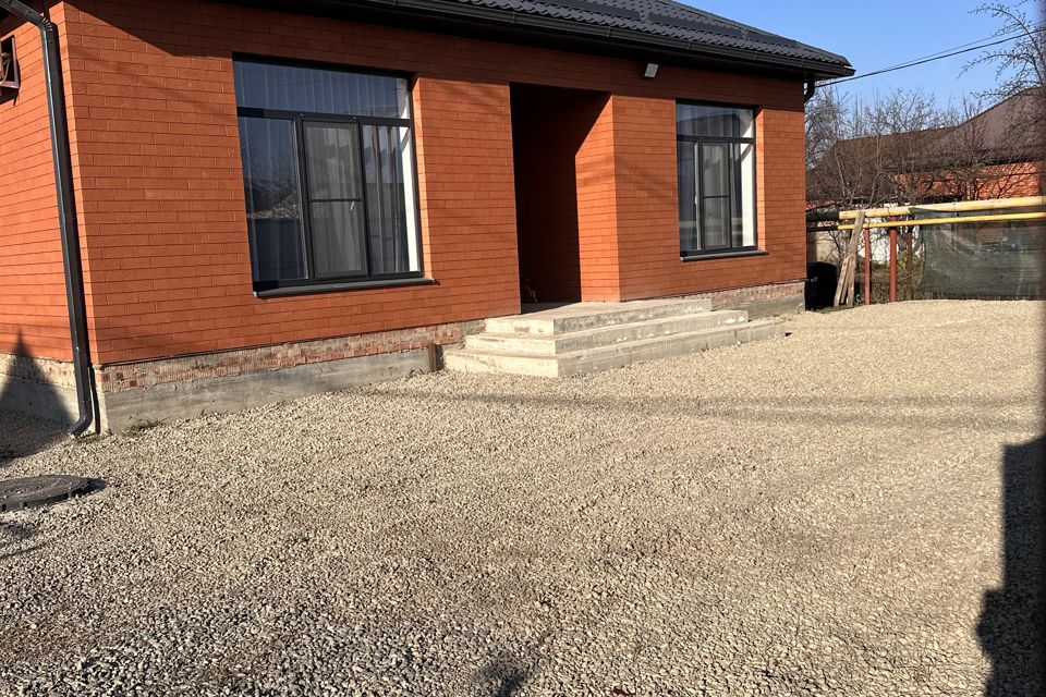 Частный дом со своим двором и мангальной зоной