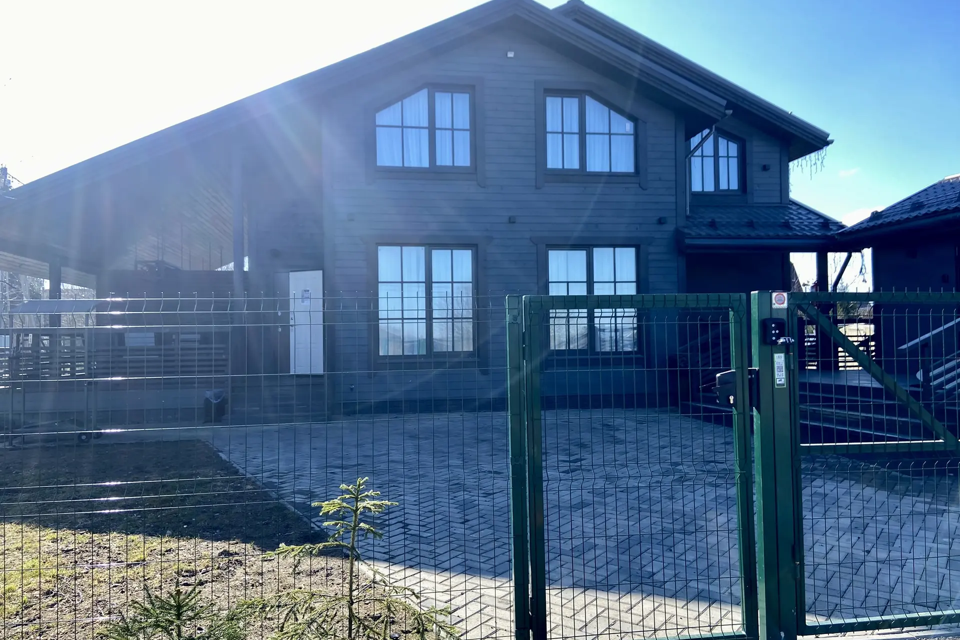 Современный большой дом дуплекс с баней